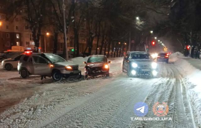 В Уфе в аварии пострадала женщина