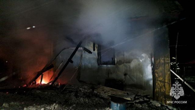 В Башкирии МЧС устанавливает причины пожара в доме 92-летней пенсионерки