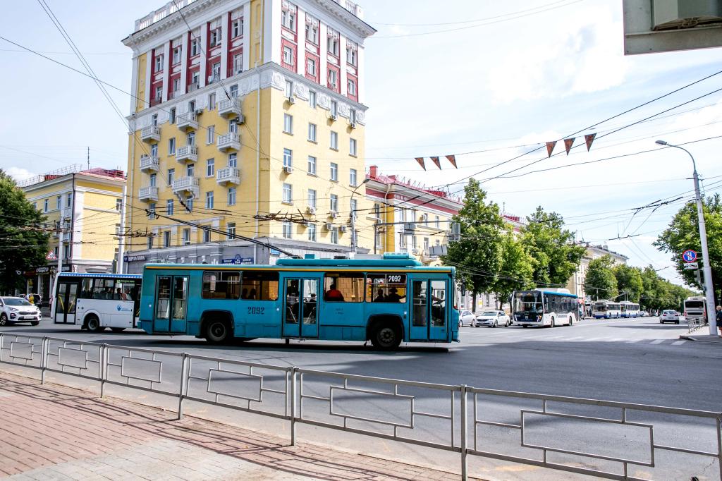 Уфимские трамваи и троллейбусы продадут за 327 млн рублей