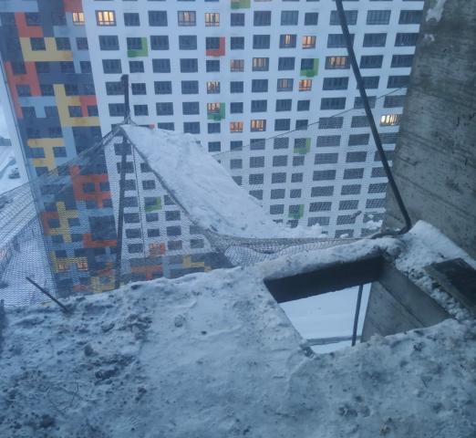 В Уфе разбился бетонщик, упав с 19 этажа новостройки