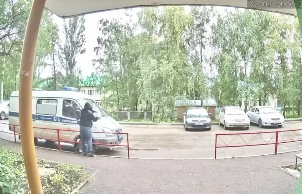 В Октябрьском арестовали 69-летнего мужчину по делу о поджоге полицейской машины