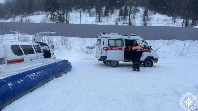 На водохранилище в Башкирии спасли замерзающую девочку
