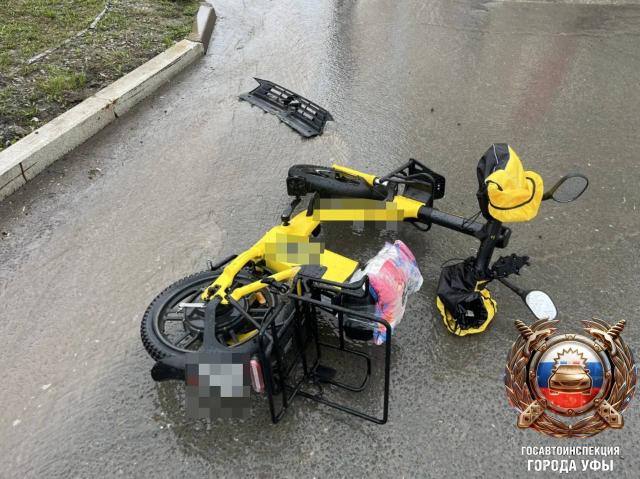 В Уфе иномарка сбила электровелосипедиста В Уфе иномарка сбила электровелосипедиста