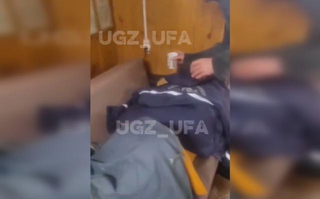 Спасатели вытащили из реки Белой в Уфе двух молодых людей