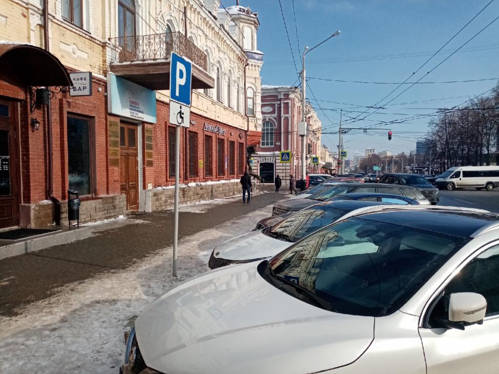 В центре Уфы повесили знак, запрещающий парковаться пожилым людям и инвалидам