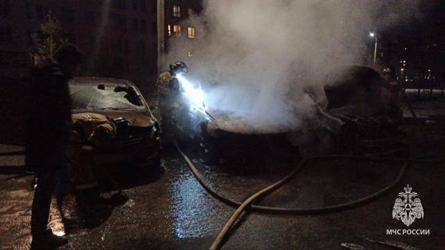 В Уфе ночью сгорели три автомобиля
