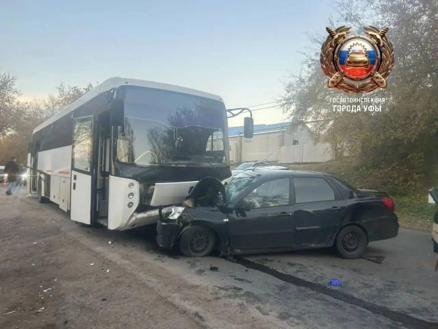 Два человека пострадали в ДТП с участием автобуса в Уфе