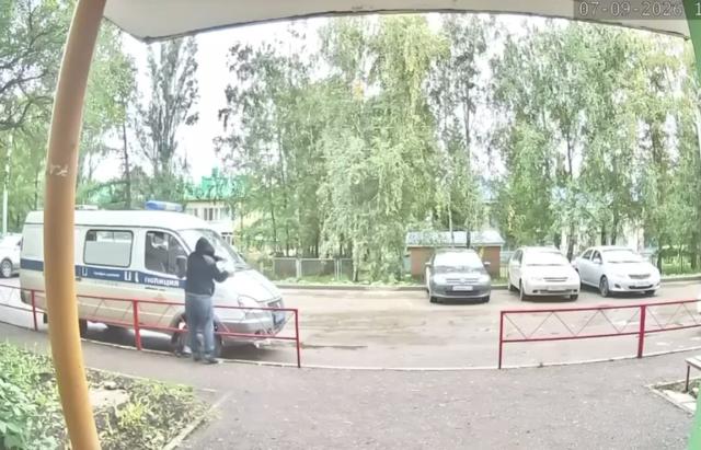 В Октябрьском арестовали 69-летнего мужчину по делу о поджоге полицейской машины В Октябрьском арестовали 69-летнего мужчину по делу о поджоге полицейской машины