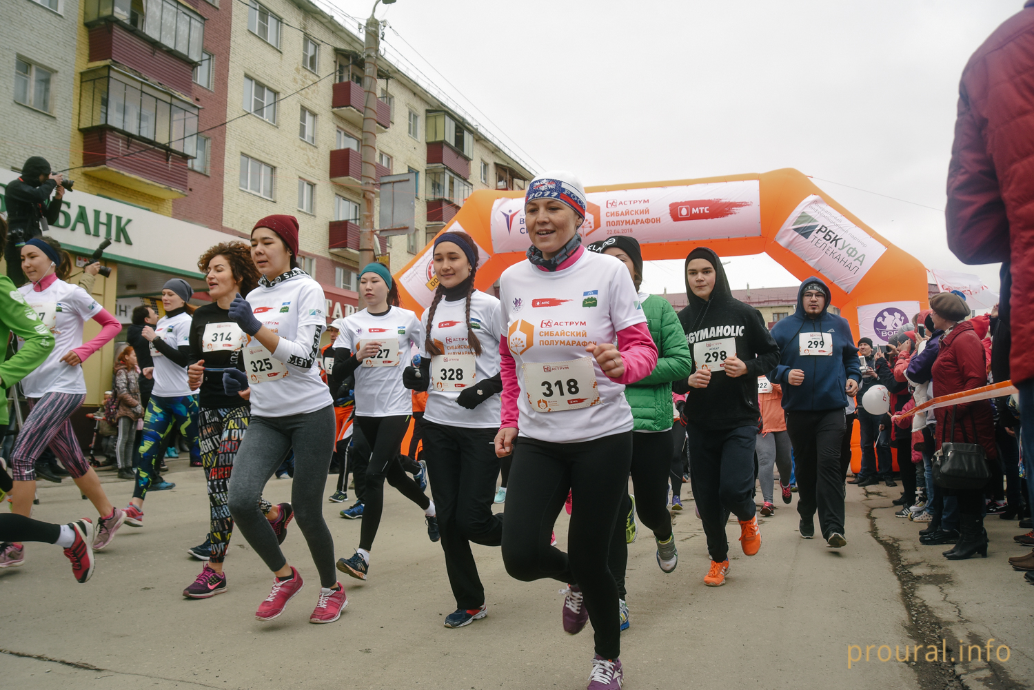 Лучшие фотографии с международного полумарафона в Сибае