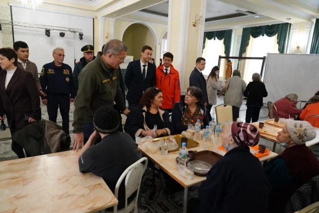 Глава Башкирии встретился с беженцами из Мариуполя
