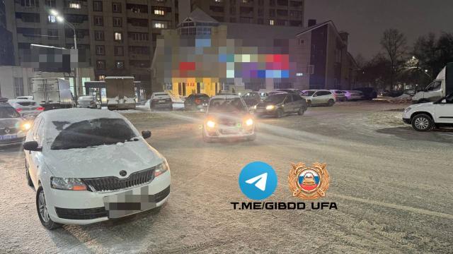 Иномарка сбила пенсионерку при выезде со двора в Уфе