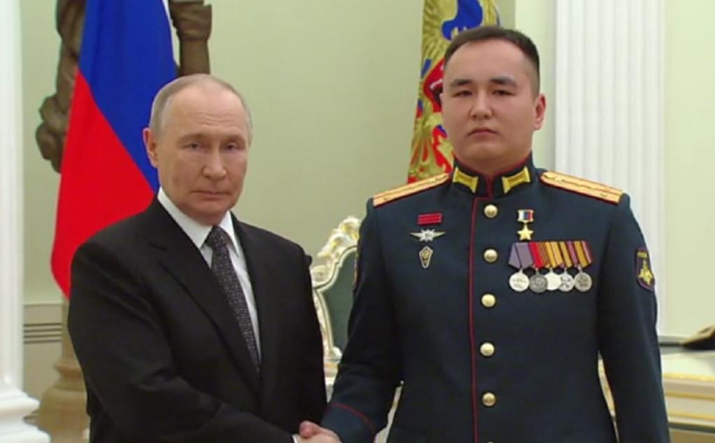 Путин вручил бойцу из Башкирии «Золотую Звезду» Героя России