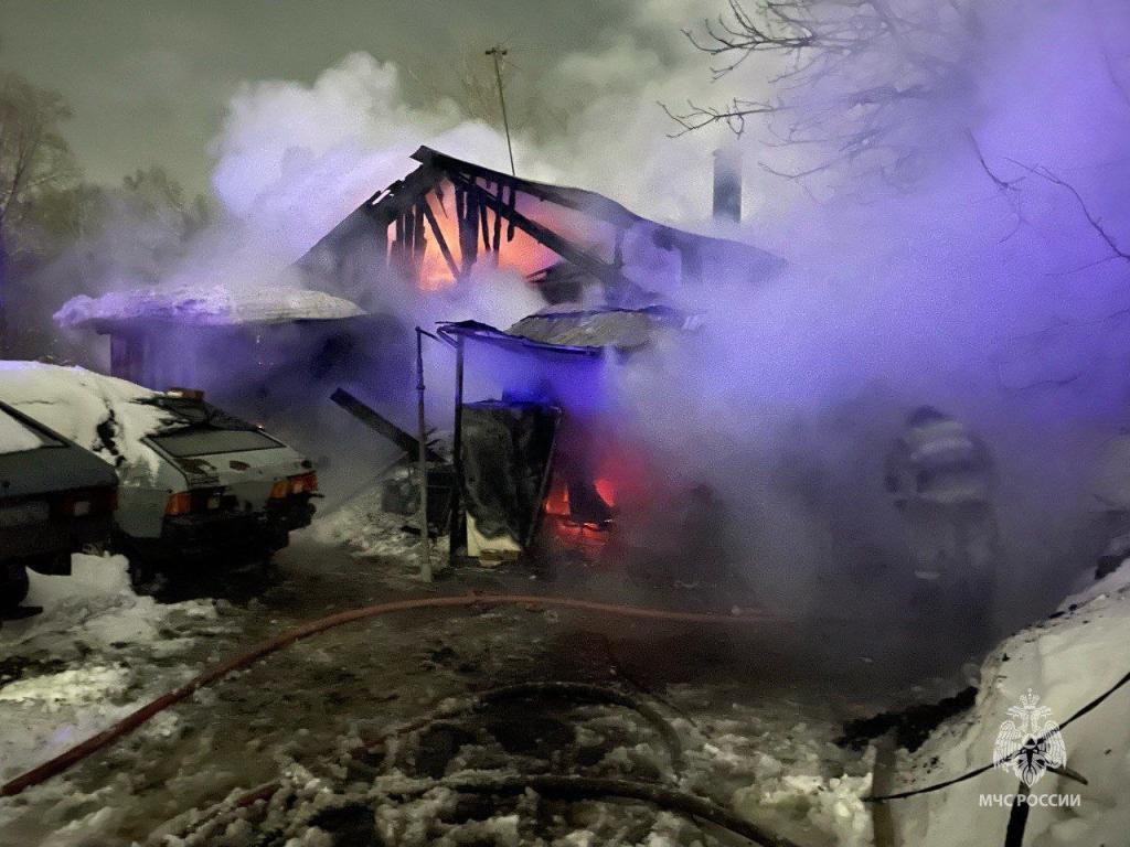 Пенсионер погиб при пожаре в бревенчатом доме в Башкирии