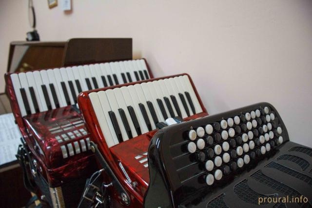 В Сибае образовательные учреждения получили музыкальные инструменты
