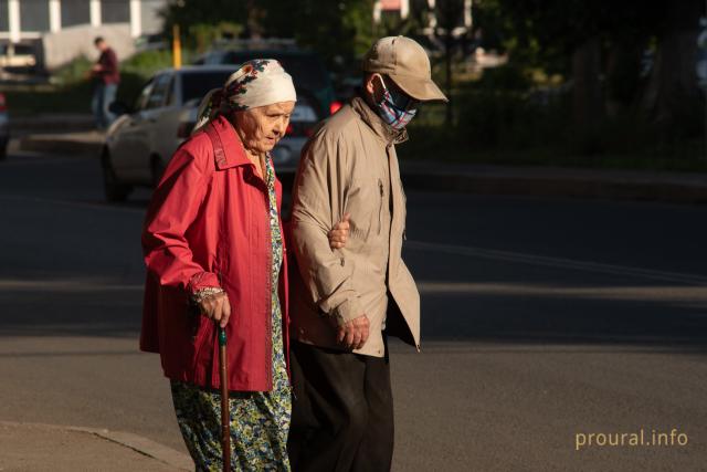 Волонтеры Калтасинского района помогают пожилым жителям