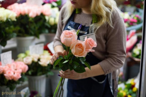 «Может, тишина эта и перед бурей»: как вырос спрос и цены на цветы в Уфе
