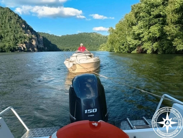 Отдыхающие застряли на катере посреди Нугушского водохранилища в Башкирии
