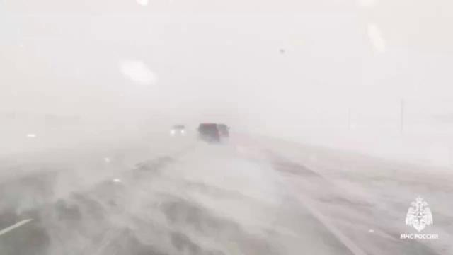 Несколько трасс на юге Башкирии закрыли из-за сильной метели