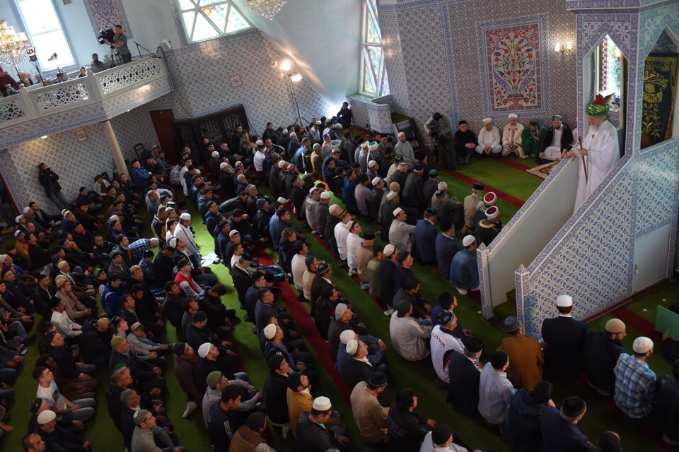 Мусульмане Башкирии празднуют Ураза-байрам: фоторепортаж Proural из крупнейшей соборной мечети республики «Ляля-Тюльпан»
