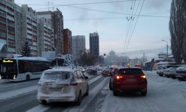 В Уфе девушка попала под колеса иномарки