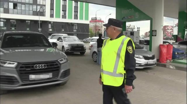 В Уфе инспекторы Центра общественной безопасности взяли под контроль 30 АЗС