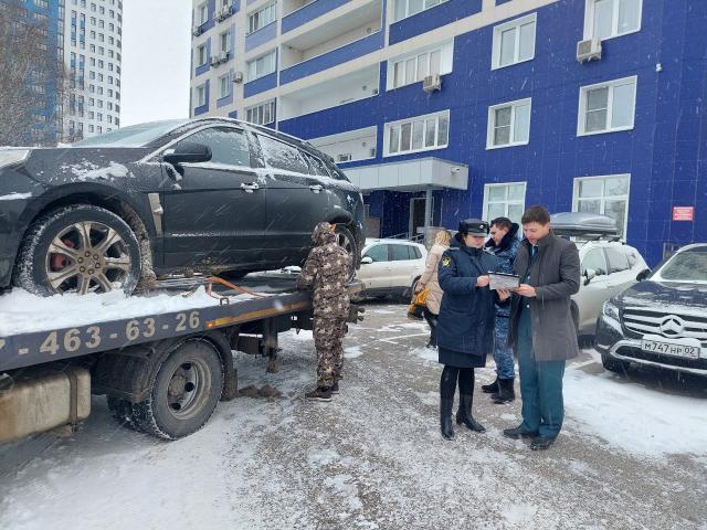 В Уфе приставы арестовали у женщины Cadillac