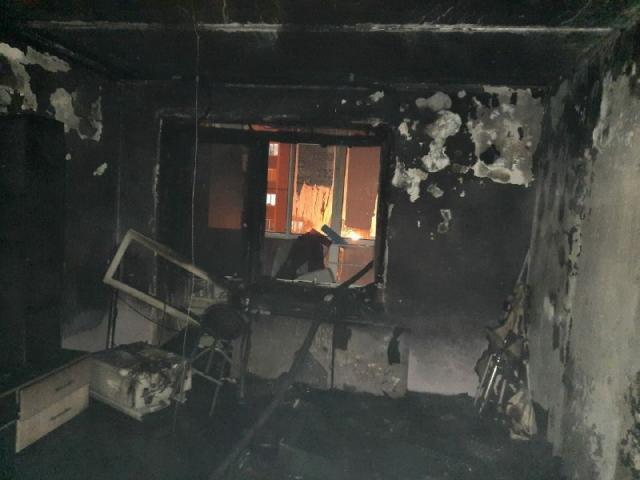 В Башкирии пожарные спасли из горящего дома троих детей