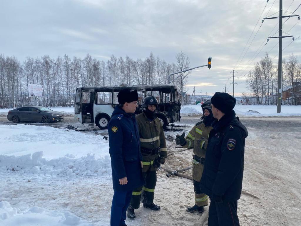 Прокуратура начала проверку по возгоранию автобуса в Башкирии