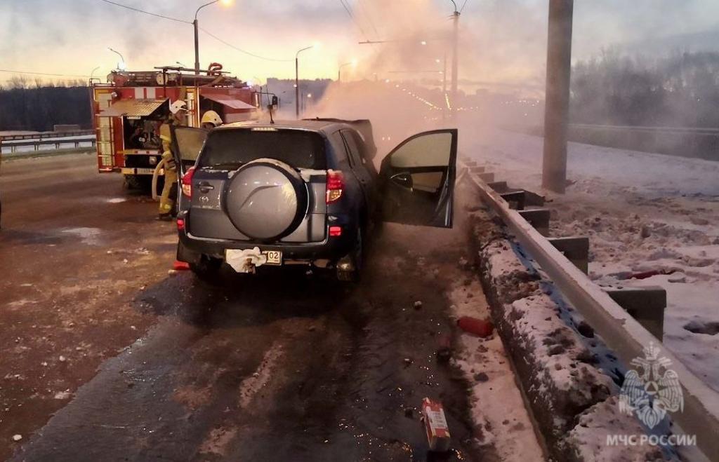 В Уфе на ходу загорелась машина