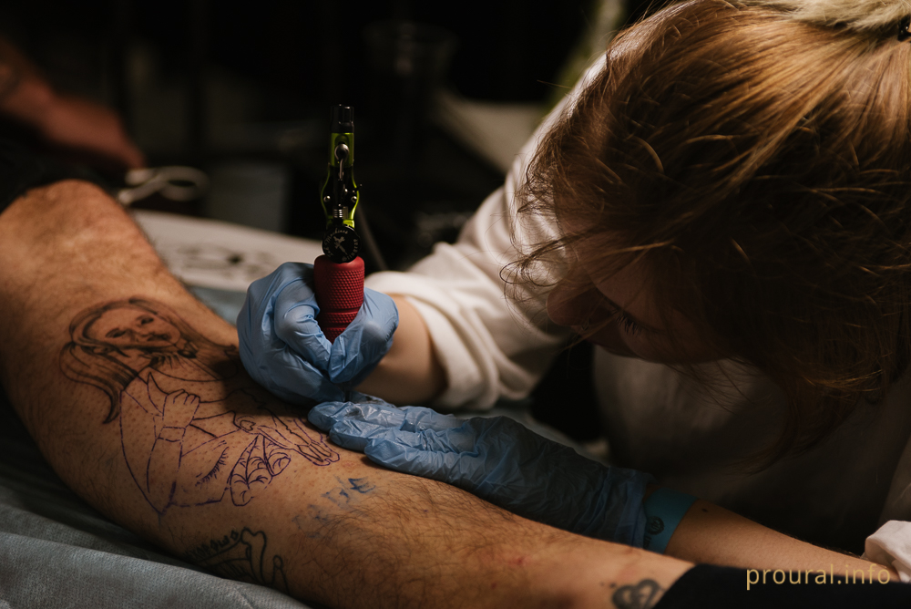 Набить татуху: фоторепортаж с уфимского фестиваля татуировок