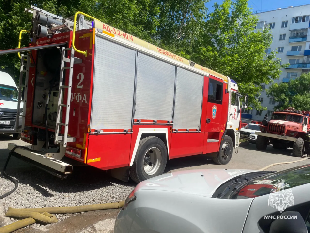 10 человек спасли при пожаре на бульваре Ибрагимова в Уфе 10 человек спасли при пожаре на бульваре Ибрагимова в Уфе