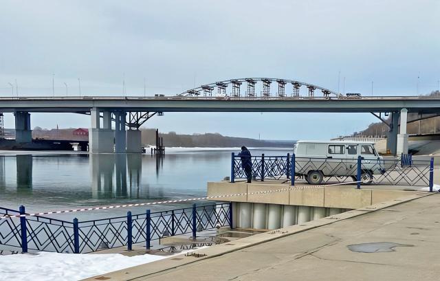 На набережной реки Белой в Уфе демонтируют ограждения