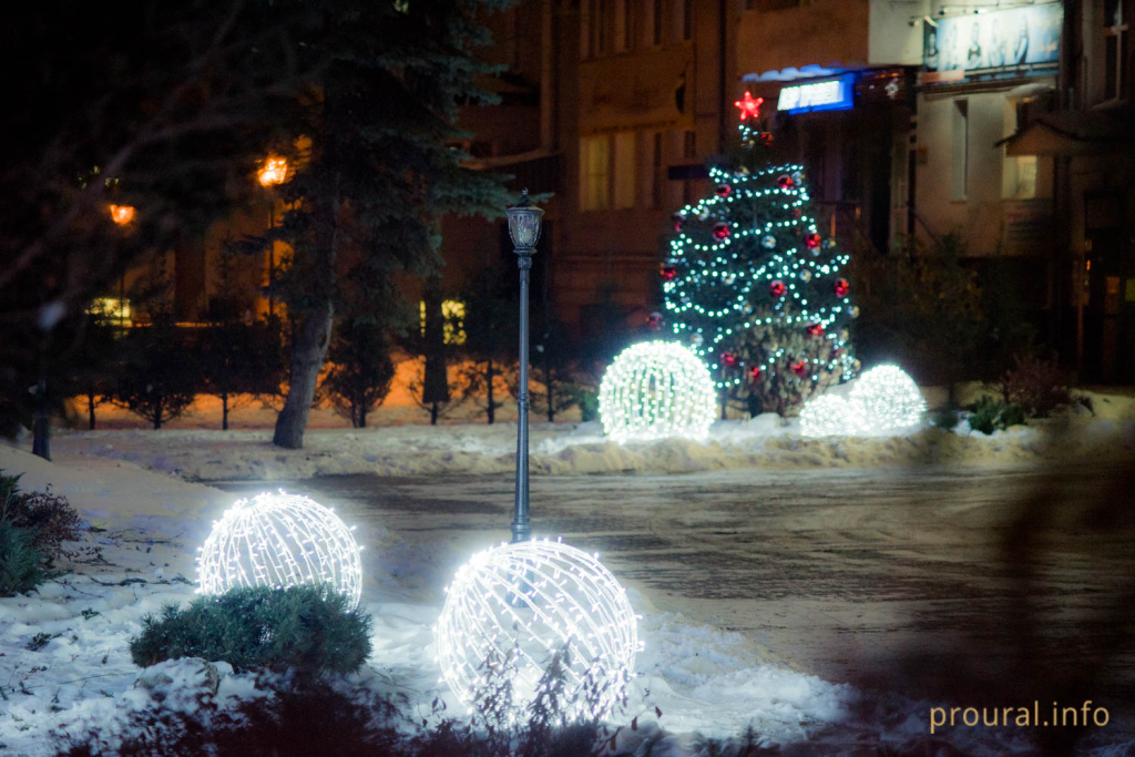 улица ленина зима гирлянды витрины (13).jpg